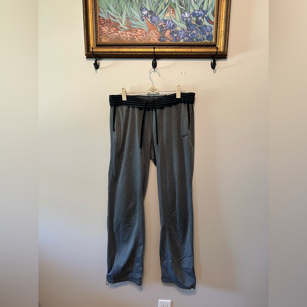 Women’s NIKE Sweatpants size Medium